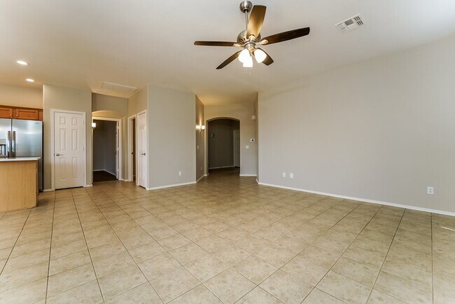 Building Photo - 60639 E Eagle Heights Dr