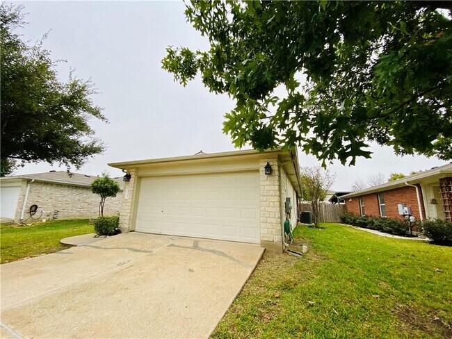 Building Photo - 3811 Julianas Way