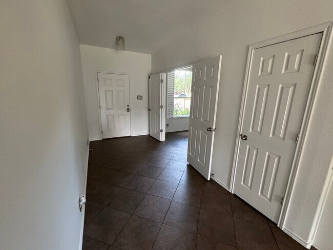 Foto del edificio - 3618 Wolf Dr