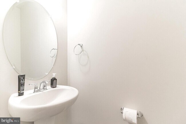 Foto del edificio - 3306 Pitch Pine Dr