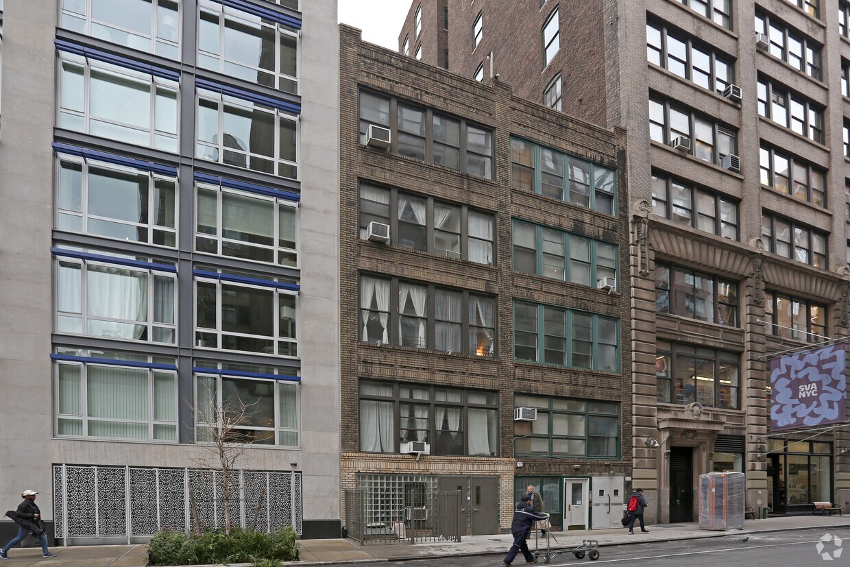 Foto principal - 145 W 21st St