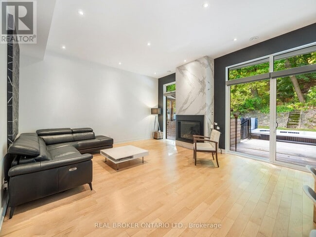 Building Photo - 88 S Kingsway