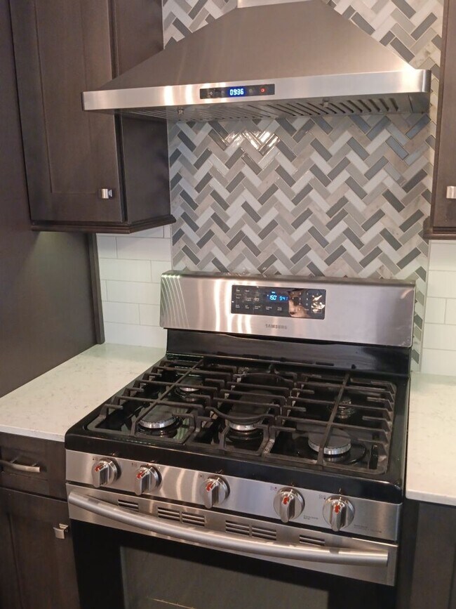 Foto del edificio - Stunning 4 bedroom, 2 bathroom home! Showings available NOW!