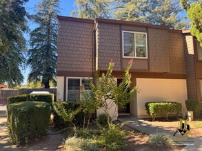 Building Photo - 3605 Larchmont Square Ln