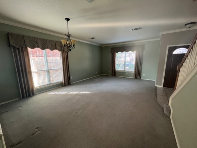Building Photo - 2734 Montebello