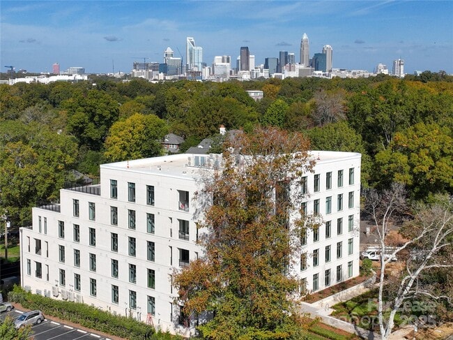 Foto del edificio - 1500 Queens Rd