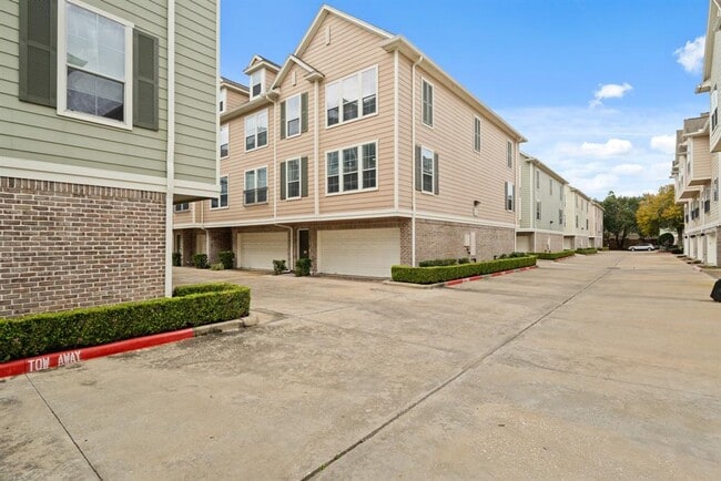 Building Photo - 3001 Murworth Dr