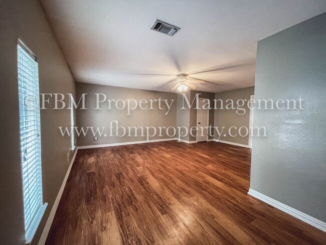 Building Photo - 105 Hillside Dr