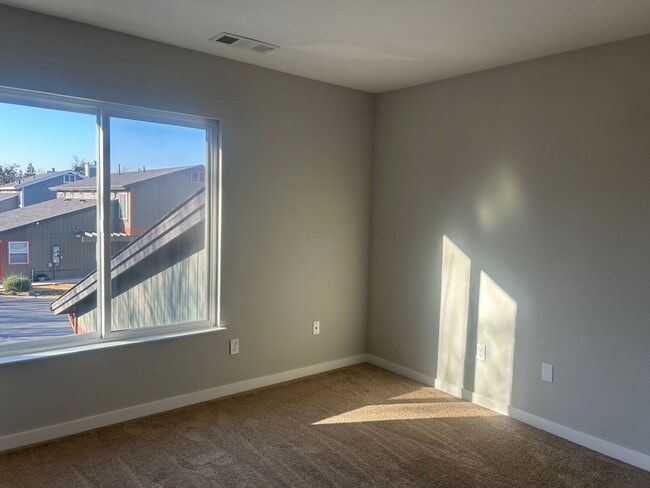 Building Photo - 3 bedroom 2.5 bathroom beautifully updated duplex in Concord at $3,500 per month available!