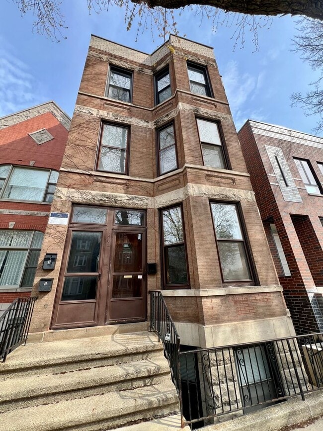 Photo - 1902 W Cortland St Apartment