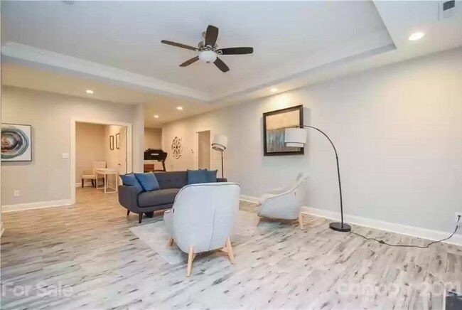 Foto del edificio - 1324 Bershire Ln