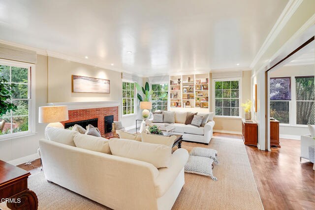 Building Photo - 2035 S Oak Knoll Ave