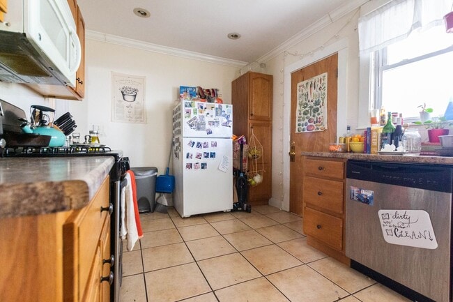 Foto del edificio - Brighton 4 Bed / 2 Bath – Spacious Layout – 9/1 Move-In