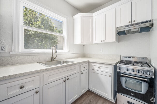 Studio - 390SF - Kitchen - New Hampshire