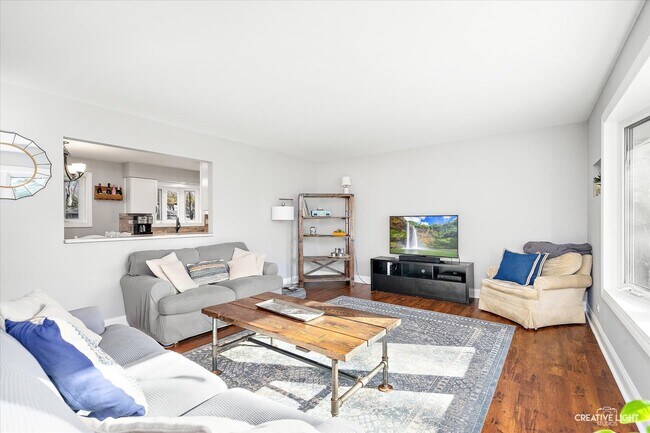 Foto del edificio - 420 Bridle Ln