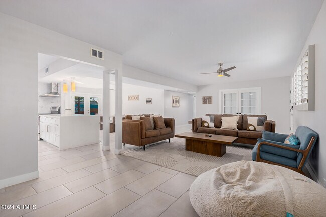 Foto del edificio - 8301 E Crestwood Way