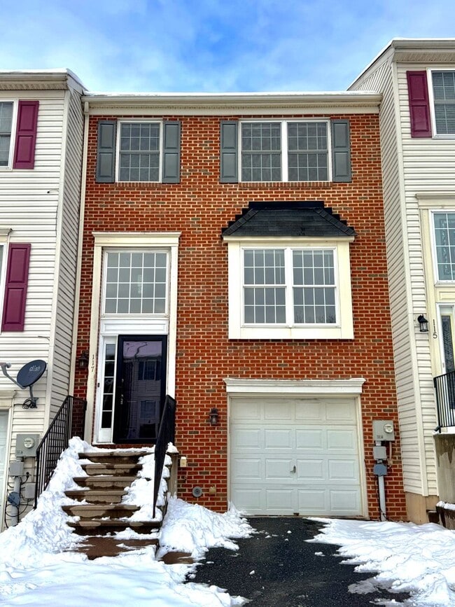 Foto del edificio - THREE BEDROOM TOWNHOUSE