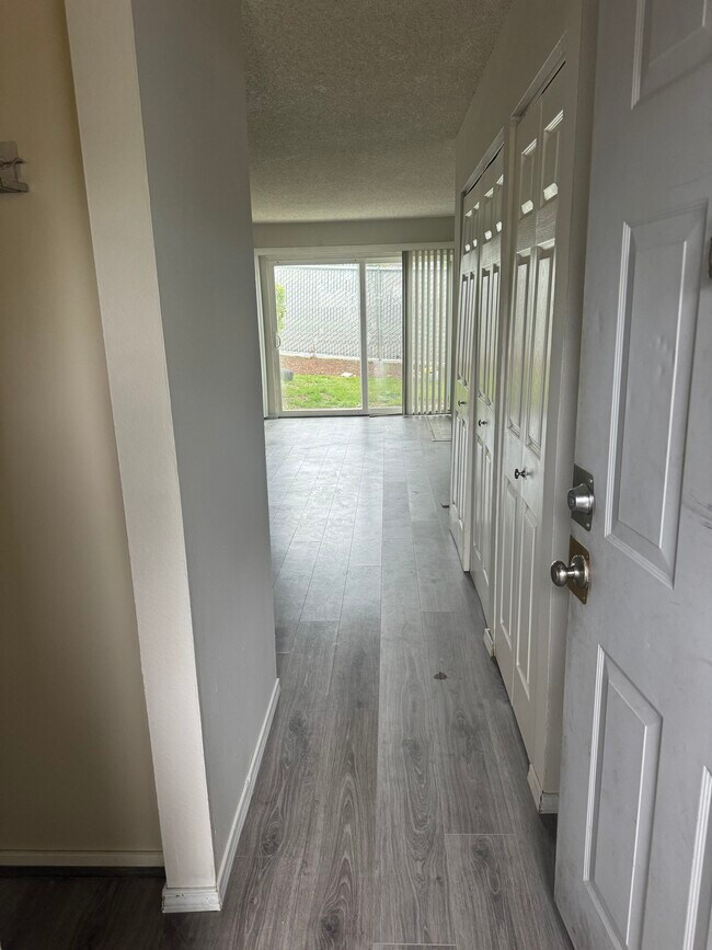 Entrada por la puerta principal - 25446 106th Ave SE