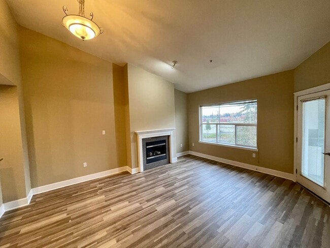 Building Photo - Spacious 2 Bed, 2 Bath Condo