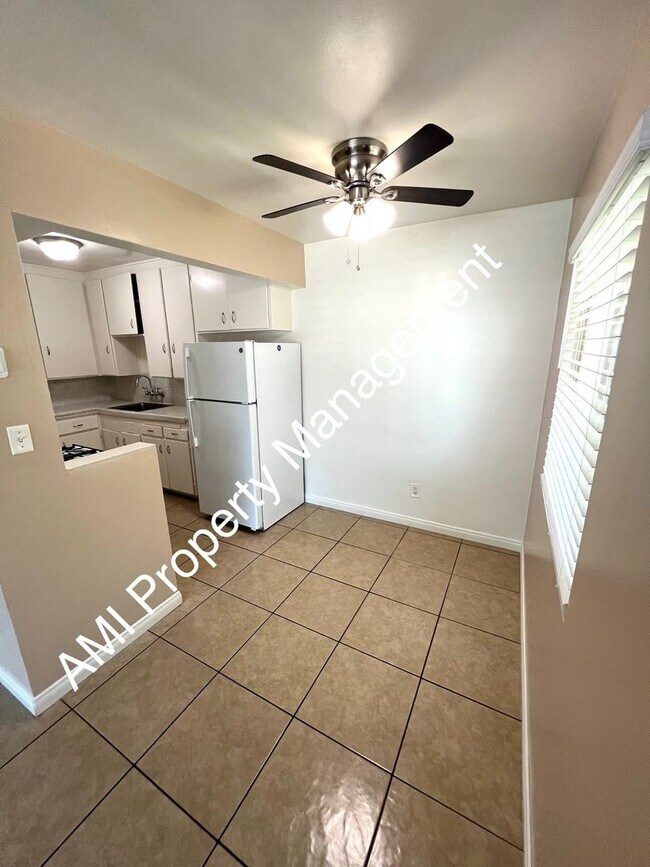 Building Photo - One Bedroom Close to Downtown!!