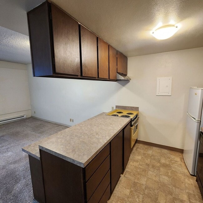 Building Photo - Willamette Towers One Bedroom Condominium Unit