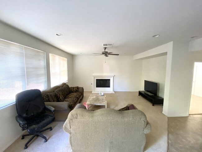 Foto del edificio - 1886 Spring White Rd