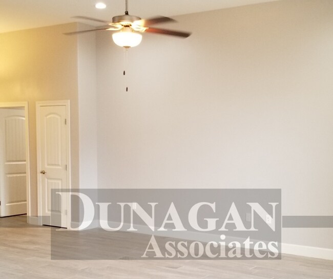 Building Photo - Gorgeous, 4 Bedroom/2 Bath in Martin Farms Subdivision