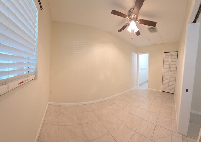 Foto del edificio - 2326 Monroe St