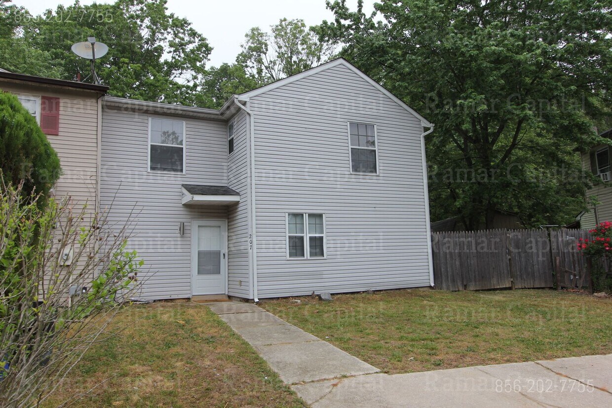 Foto principal - 3 Bedroom 1 Bath corner townhouse in Sickl...