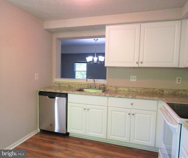 Building Photo - 9141 Blarney Stone Dr