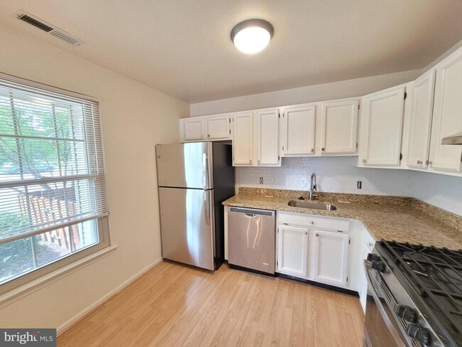 Building Photo - 3601 Waltham Ct