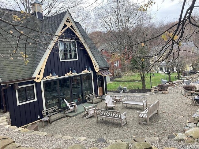 Foto del edificio - 325 Ferdon Ave