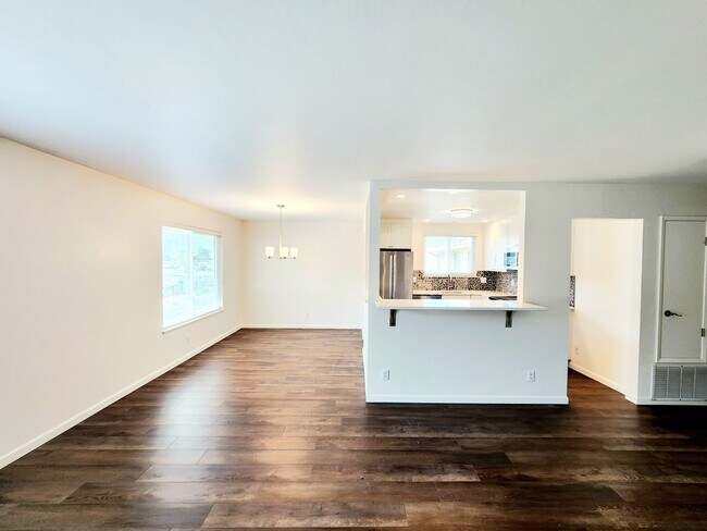 Building Photo - Lovely 3 bedroom, 2 bath house