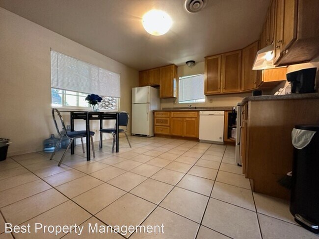 Building Photo - 2 br, 1 bath House - 515 W 6th St