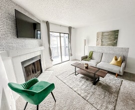 Building Photo - 1071 Clayton Ln