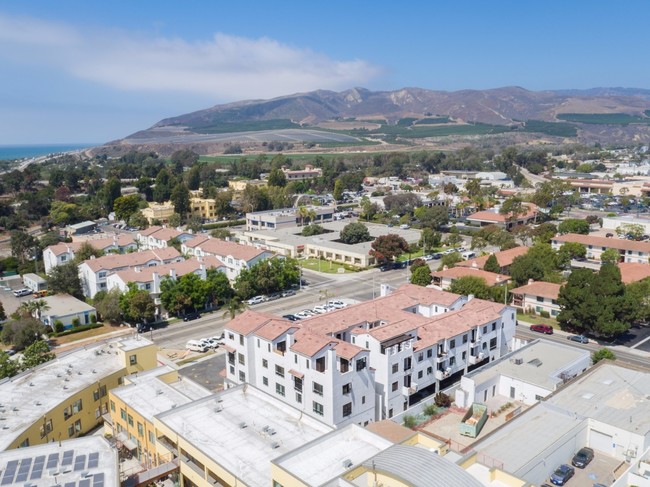 Foto del edificio - Santa Clara Courts