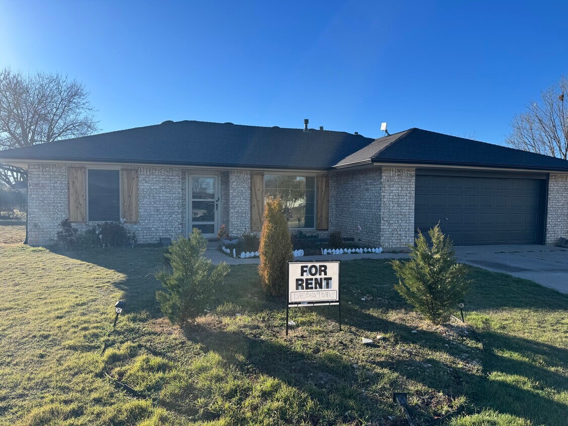 Primary Photo - 1816 NW Crosby Park Cir