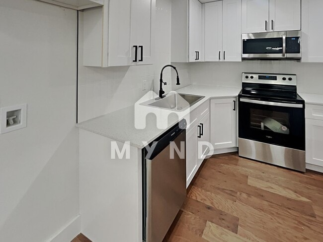 Building Photo - 1603 Rutland Dr Unit B