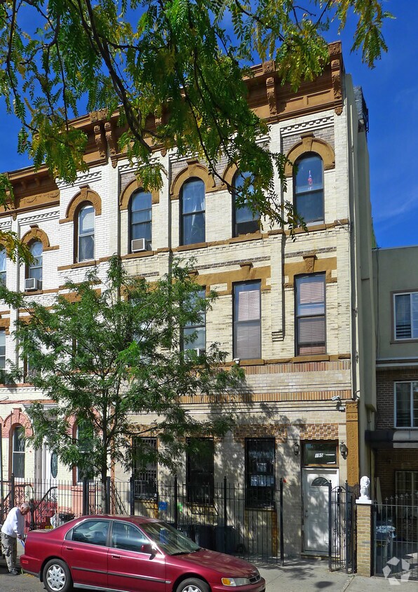 Building Photo - 195 Menahan St