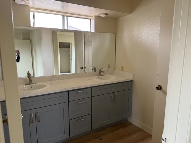 Foto del edificio - 2472 New Ave