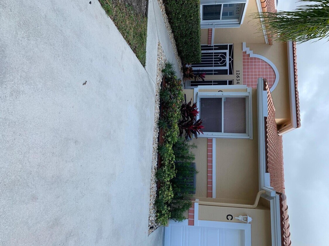 Primary Photo - 12634 Crystal Pointe Dr