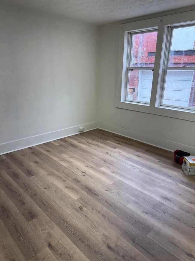 325-327 2nd Street - 325-327 2nd Street Apartment