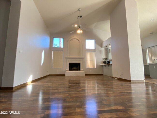 Building Photo - 710 N Aspen Dr