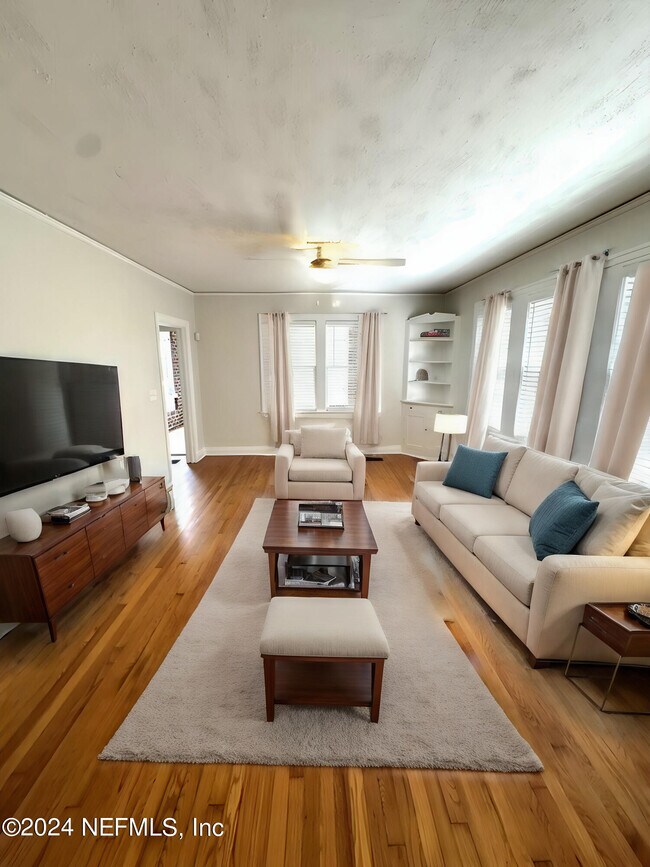 Foto del edificio - 2559 Dellwood Ave