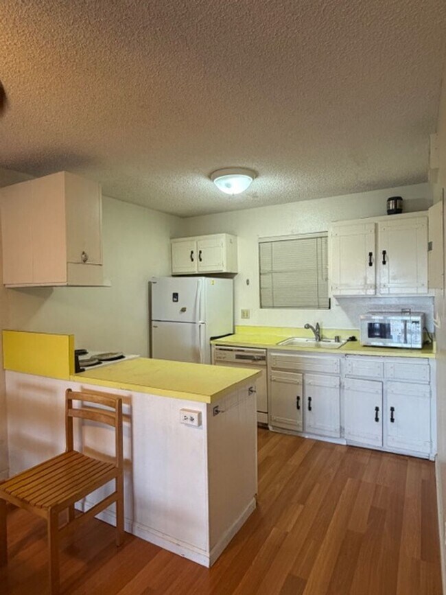 Foto del edificio - $1,500 / 1 Bed / 2 Bath Furnished Condo (Kailua Kona)