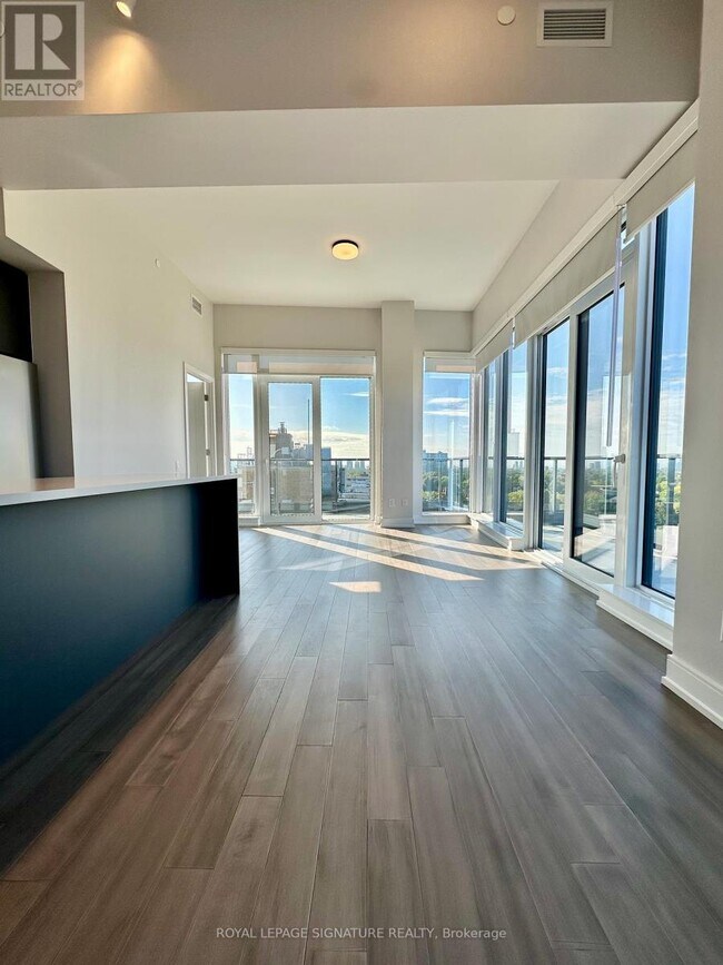 Photo du bâtiment - 2525 Bathurst St