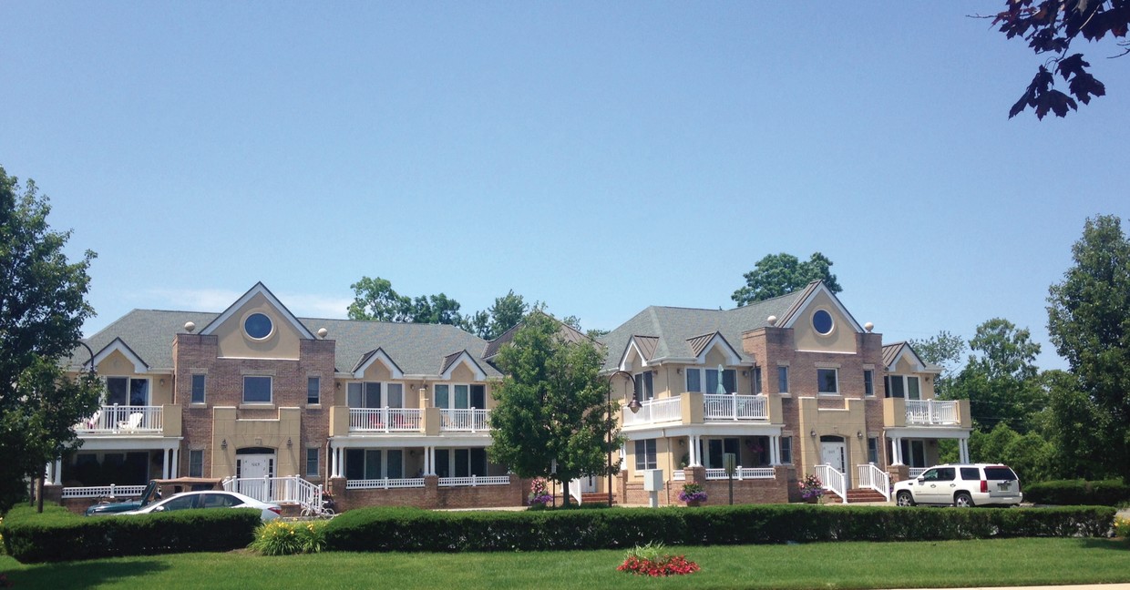 Foto principal - Village Apartments