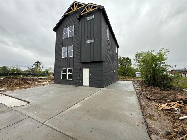 Building Photo - 8019 Birmingham St