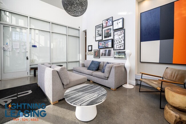 Foto del edificio - 11405-11405 Chandler Blvd