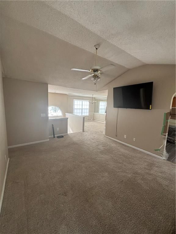 Foto del edificio - 664 Rosewood Cir